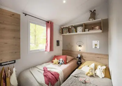 Un ou plusieurs lits dans un hébergement de l'établissement ZEcamping animaux acceptés club enfant espace aquatique