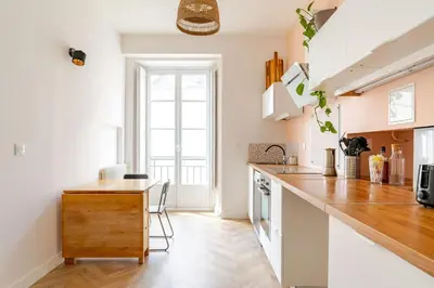 Cuisine ou kitchenette dans l'établissement Appartement cosy hypercentre T3 Graslin