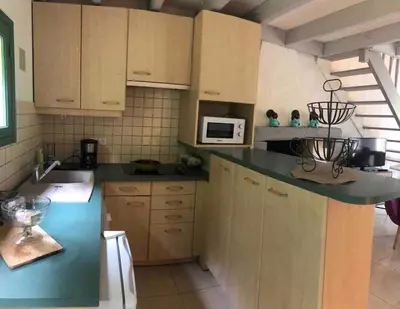 Cuisine ou kitchenette dans l'établissement La Chandelle