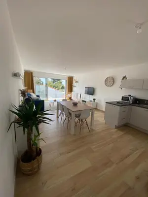 Cuisine ou kitchenette dans l'établissement Appartement cosy à 100m de la plage