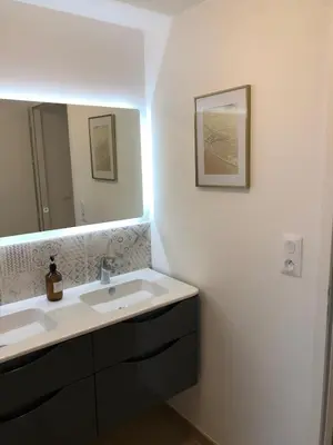 Salle de bains dans l'établissement Appartement cosy à 100m de la plage