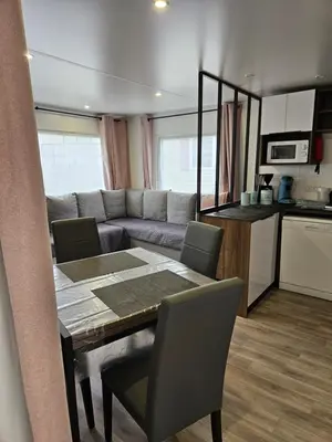Cuisine ou kitchenette dans l'établissement Chez Sandy et Romain