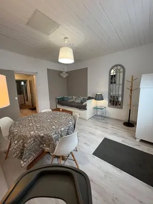 Coin salon dans l'établissement Maison 43m2 meublée 200m plage