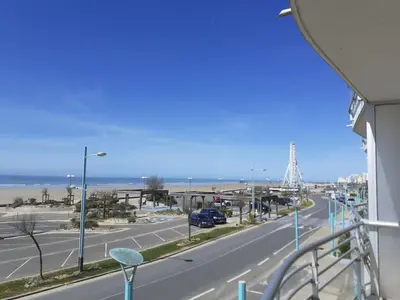 Vue générale sur la mer ou vue sur la mer prise depuis l'appartement