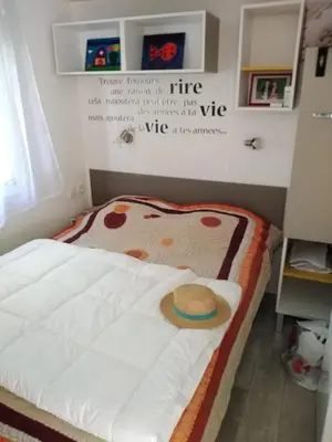 Un ou plusieurs lits dans un hébergement de l'établissement Mobil home 6 à 8pers FUN PASS NON INCLUS