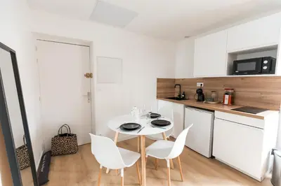 Cuisine ou kitchenette dans l'établissement CinéCosy - Gare d'Angers & Château
