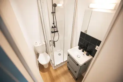 Salle de bains dans l'établissement CinéCosy - Gare d'Angers & Château