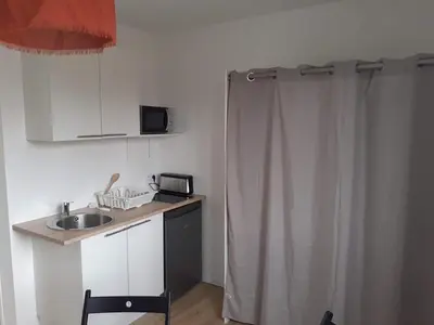 Cuisine ou kitchenette dans l'établissement Studio 16m2 equipé