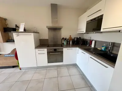 Cuisine ou kitchenette dans l'établissement Charmant T2 direct plage