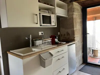 Cuisine ou kitchenette dans l'établissement La Millière - Piscine & Campagne - Lescure