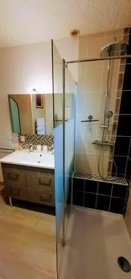 Salle de bains dans l'établissement Maison Le Baron 13pers Tiffauges proche Puy du Fou