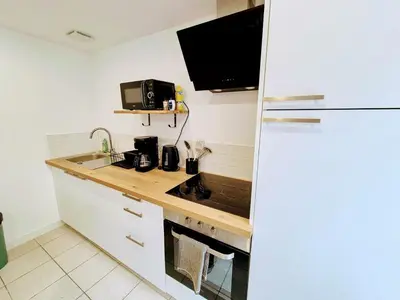 Cuisine ou kitchenette dans l'établissement Maison de Bourg St Amand 5pers 15min Puy du Fou