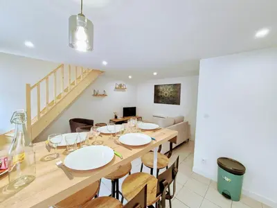 Télévision ou salle de divertissement dans l'établissement Maison de Bourg St Amand 5pers 15min Puy du Fou