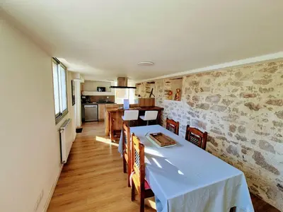Cuisine ou kitchenette dans l'établissement Le Pont Bas bord de rivière proche Puy du Fou