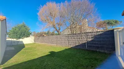 Jardin de l'établissement LES MUGUETS - Maison 4 chambres à 600m de la plage
