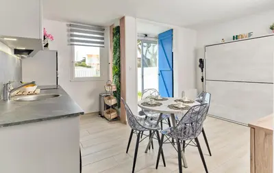 Cuisine ou kitchenette dans l'établissement ICÉ'O, Les pieds dans l'eau