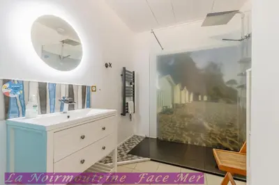 Salle de bains dans l'établissement Les Bains de Mer Vendee