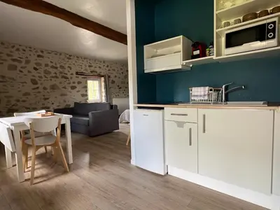 Cuisine ou kitchenette dans l'établissement La Millière - Piscine & Campagne - Cathelineau