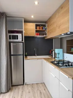Cuisine ou kitchenette dans l'établissement ZEcamping 4 2km plage piscine chauffée animaux acceptés club enfant