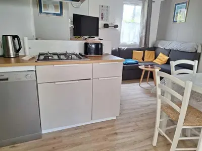 Cuisine ou kitchenette dans l'établissement ZEcamping 4 2km plage piscine chauffée animaux acceptés club enfant