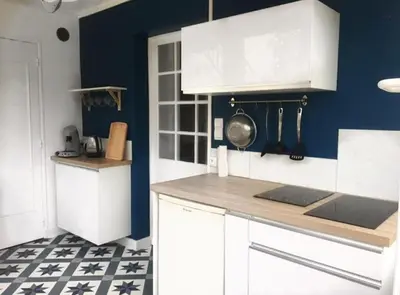 Cuisine ou kitchenette dans l'établissement Embrun - T2 avec jardin près de la Plage