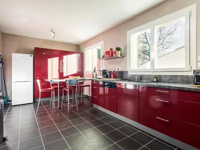 Cuisine ou kitchenette dans l'établissement Maison spacieuse à 800m plage, jardin, animaux admis, parking, WiFi - FR-1-306-1294