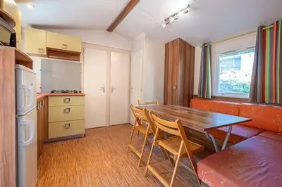 Cuisine ou kitchenette dans l'établissement Camping Cœur de Vendée