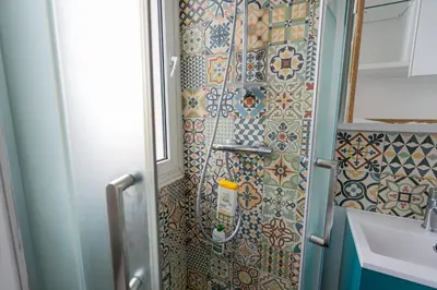 Salle de bains dans l'établissement Le St Jacques 360 - CALME - WIFI Fibre Très Haut Débit - Lumineux - Proche Gare PIRMIL