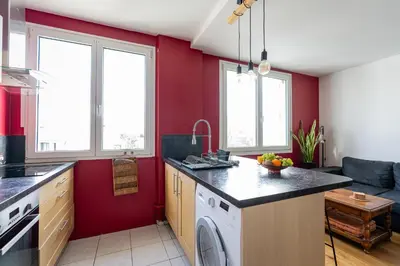 Cuisine ou kitchenette dans l'établissement Le St Jacques 360 - CALME - WIFI Fibre Très Haut Débit - Lumineux - Proche Gare PIRMIL