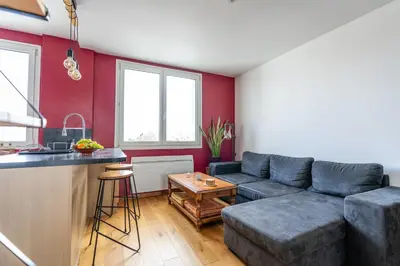 Coin salon dans l'établissement Le St Jacques 360 - CALME - WIFI Fibre Très Haut Débit - Lumineux - Proche Gare PIRMIL