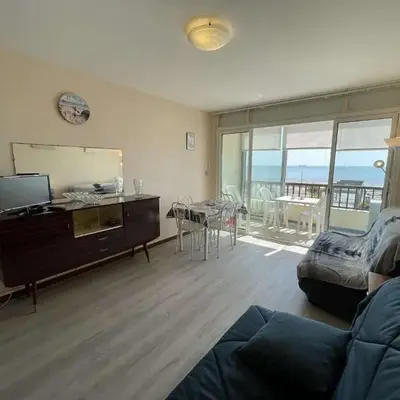 Studio en bord de mer avec balcon et parking - FR-1-224C-334