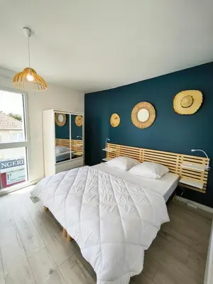 Un ou plusieurs lits dans un hébergement de l'établissement Appartement avec terrasse vue mer, hypercentre de Saint Brevin l'Ocean, 1 chambre