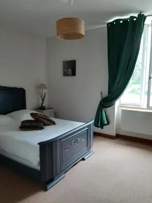 Un ou plusieurs lits dans un hébergement de l'établissement L'Auberge du Tire Bouchon