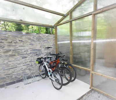 Vélo sur le terrain de l'établissement L'Appart - Résidence Chez Gally à Angers ou dans les environs