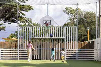 Aire de jeux pour enfants de l'établissement Camping La Davière Plage - Maeva