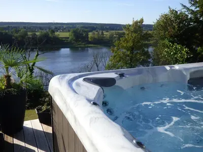 Piscine de l'établissement Camping du Lac de Pouzauges à 15' du PuyduFou ou située à proximité