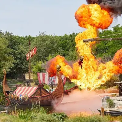 Jardin de l'établissement Camping du Lac de Pouzauges à 15' du PuyduFou