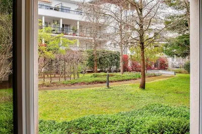Jardin de l'établissement LE MAILLE- T2 au calme en centre-ville