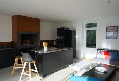 Cuisine ou kitchenette dans l'établissement Demeure avec piscine