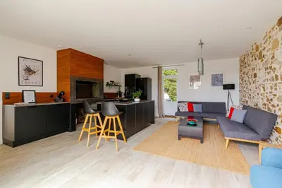 Cuisine ou kitchenette dans l'établissement Demeure avec piscine