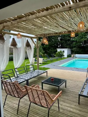 Piscine de l'établissement Demeure avec piscine ou située à proximité