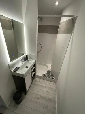 Salle de bains dans l'établissement Studio indépendant dans maison d habitation