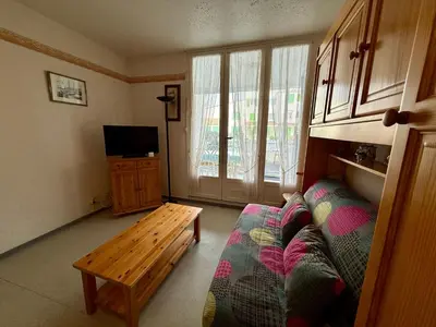 Télévision ou salle de divertissement dans l'établissement APPARTEMENT AVEC TERRASSE PROCHE PLAGE - FR-1-652-49