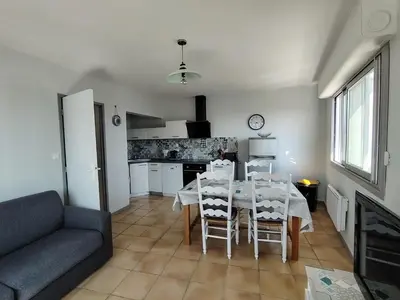 Cuisine ou kitchenette dans l'établissement RESIDENCE PROCHE PLAGE - FR-1-652-50