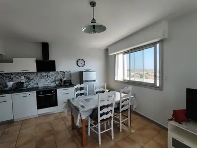 Cuisine ou kitchenette dans l'établissement RESIDENCE PROCHE PLAGE - FR-1-652-50