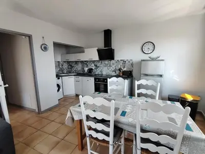 Cuisine ou kitchenette dans l'établissement RESIDENCE PROCHE PLAGE - FR-1-652-50