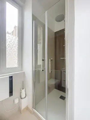 Salle de bains dans l'établissement beau T1 proche gare de Nantes
