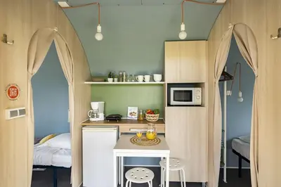 Cuisine ou kitchenette dans l'établissement Camping l'Hermitage