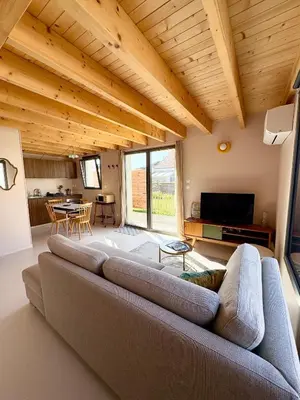 Télévision ou salle de divertissement dans l'établissement La Cabane des Embruns - Plages & Thalasso à pied