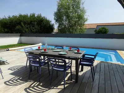 Piscine de l'établissement Maison 6 avec piscine chauffée à St-Hilaire ou située à proximité